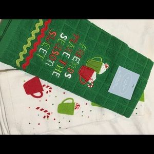Christmas holiday hand towels BNWT